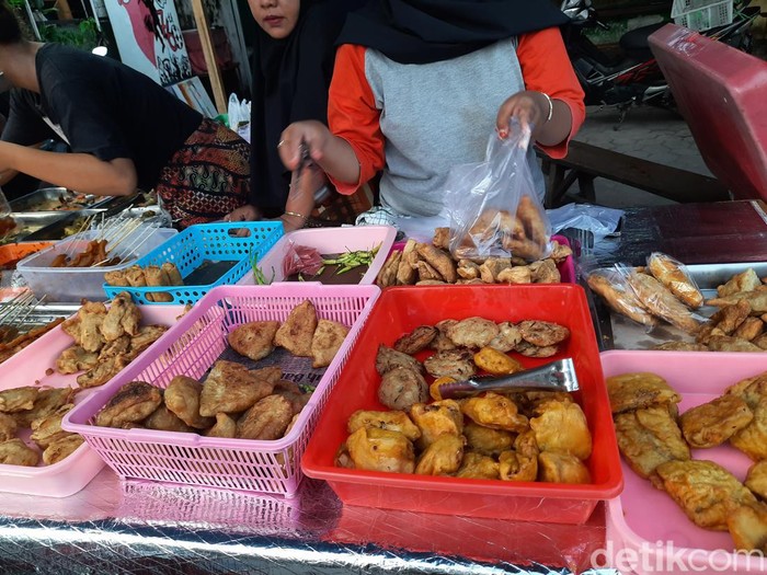 Penjual takjil di Surabaya