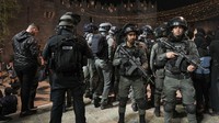 Bentrokan ini menyebabkan puluhan orang terluka. (AP Photo/Mahmoud Illean)