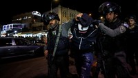 Sedikitnya 10 orang warga Palestina ditangkap dalam bentrokan ini. (REUTERS/Ammar Awad)