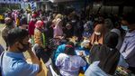 Momen Emak-emak Serbu Bazar Ramadan di Jambi dan Kalsel