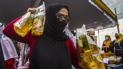 Momen Emak-emak Serbu Bazar Ramadan di Jambi dan Kalsel