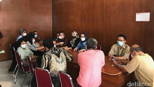 PPAT saat mendatangi kantor BKAD Kulon Progo, Selasa (5/4/2022).