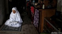 Tadarus Al-Quran bisa dilakukan kapan saja saat Ramadan. Tadarus bisa dilakukan dirumah, masjid, hingga kantor tempat kerja.