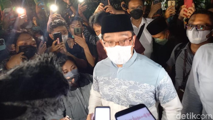 Ridwan Kamil usai menjadi penceramah salat Tarawih di Masjid Kampus UGM, Selasa (5/4/2022).