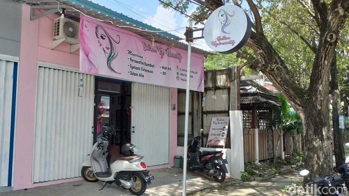 Salon dan barbershop milik terduga pelaku investasi bodong di Bojonegoro. Pelaku sudah tertangkap di Yogyakarta.