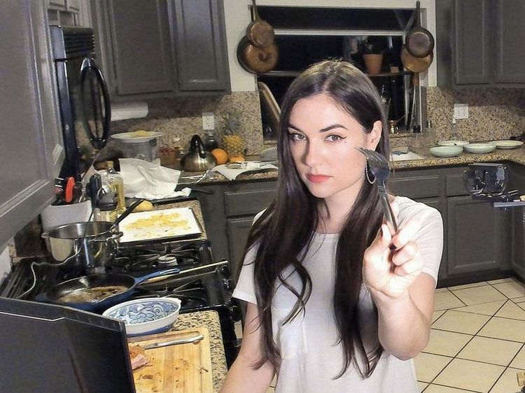 Sasha Grey, Dulu Bintang Porno Kini Jadi YouTuber yang Hobi Masak