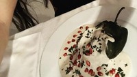 Sasha juga selalu bangga dengan semua makanan hasil buatannya. Mulai dari makanan yang tampak sederhana, sampai makanan kelas fine dining yang bikin orang terpukau. Foto: Instagram @sashagrey