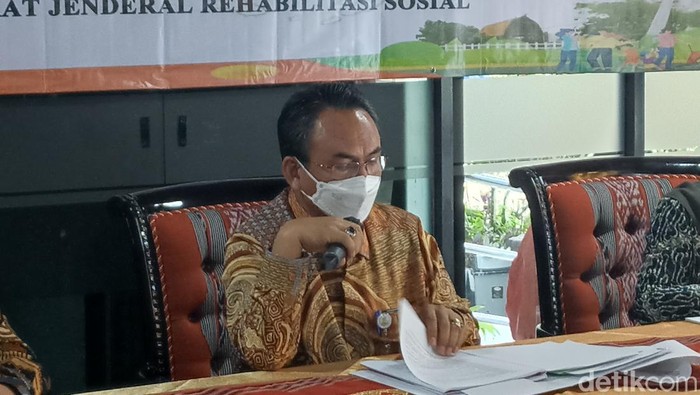 Sekjen Kemensos, Harry Hikmat, saat jumpa pers di Kantor Kemensos,