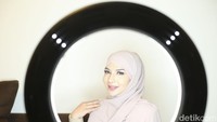 Karena bikin keributan di situ. Dulu di kampung aku karena terlalu ramai, berisik, jadi petasan dilarang. Nah dulu aku yang jual, kenangnya. (Foto: Rifkianto Nugroho/detikcom) 