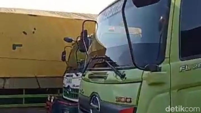 solar langka truk menginap di spbu kawasan pantura