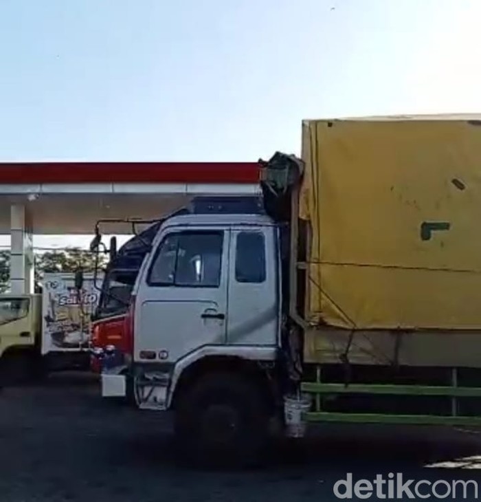 solar langka truk menginap di spbu kawasan pantura
