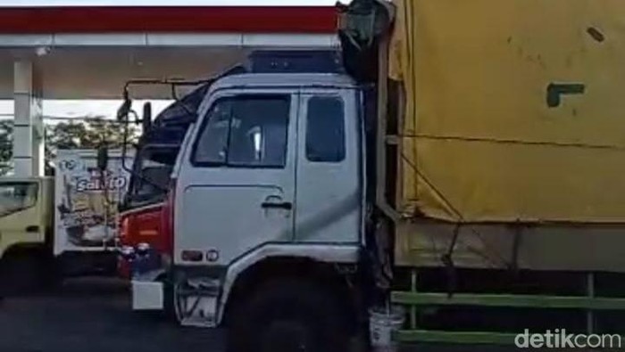 solar langka truk menginap di spbu kawasan pantura
