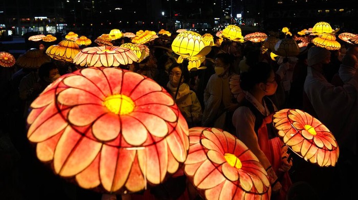 South Korea Daily Life South Korean Buddhist monks wearing face masks, carry colorful lotus lanterns during the lighting ceremony to celebrate for the upcoming birthday of Buddha on May 8, in Seoul, South Korea, Tuesday, April 5, 2022. (AP Photo/Lee Jin-man)