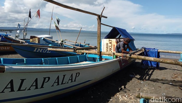 Suasana di Pantai Katukaras.