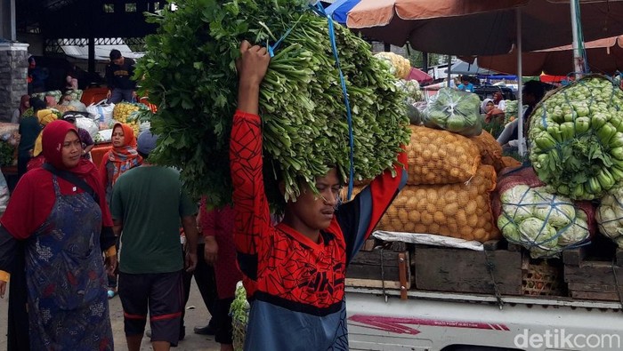 Suasana di Pasar Cepogo Boyolali, Selasa (5/4/2022). Mayoritas harga sayuran naik awal Ramadan ini.