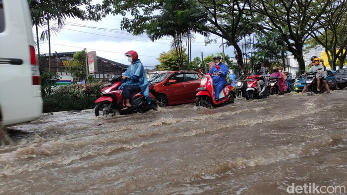 Jalan Soekarno-Hatta, Kota Malang jadi langganan banjir setiap hujan deras