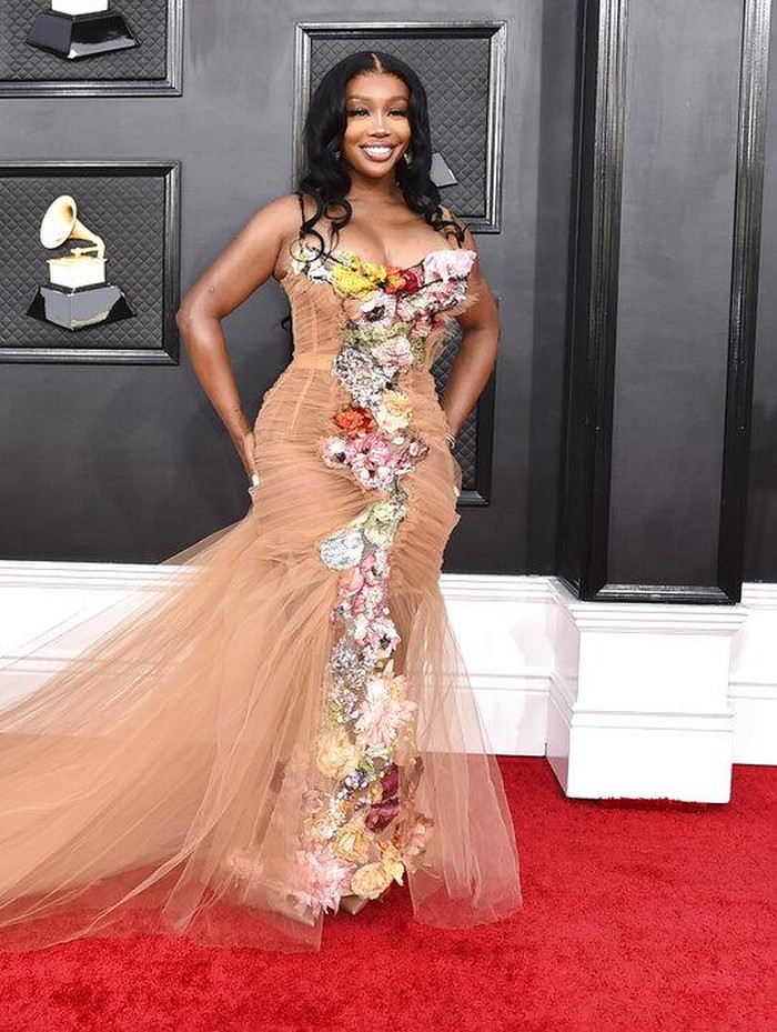 SZA arrives at the 64th Annual Grammy Awards at the MGM Grand Garden Arena on Sunday, April 3, 2022, in Las Vegas. (Photo by Jordan Strauss/Invision/AP)