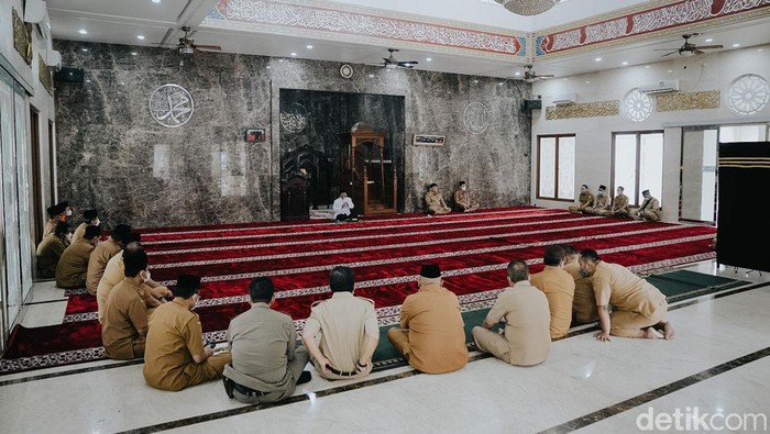 Tadarus Al-Quran ASN di Karawang.