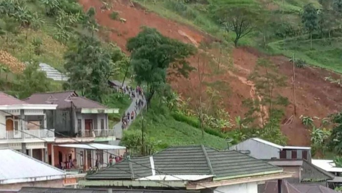 Tebing yang longsor di Wonorejo, Karanganyar.