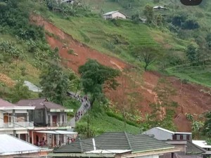 Longsor Hantam Pemotor di Jatiyoso Karanganyar, 1 Tewas