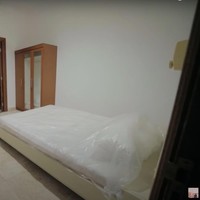 Di lantai 2 rumahnya, Thariq rupanya juga sudah mempersiapkan sebuah kamar untuk Gala Sky, keponakan dari kekasihnya, Fuji. Begini penampakan kamar yang telah direncanakan akan dijadikan sebagai kamar Gala Sky. Foto: dok. YouTube/Thariq Halilintar