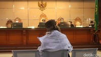 Hakim akhirnya menyepakati sidang tersebut digelar pekan depan. Adapun sidang akan beragenda pembacaan eksepsi.
