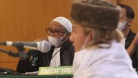 Kuasa hukum Bahar, Ichwan Tuankotta  lantas menimpali. Dia meminta waktu kepada majelis hakim selama sepekan untuk mengajukan eksepsi. Awalnya hakim yang dipimpin oleh Dodong Rusdani meminta agar eksepsi disampaikan pada hari Kamis mendatang. Kuasa hukum menolak dan meminta waktu sepekan.