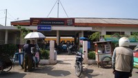 Stasiun tersebut kemudian dibangun kembali oleh Direktorat Jenderal Perkeretaapian Kementerian Perhubungan pada 2013 sampai 2015 untuk tahap pertama dan 2019 sampai 2021 untuk tahap kedua. Ini adalah foto pada tahun 2010.