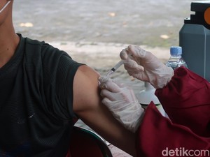 Kemenkes Bolehkan Vaksin Booster Ke-3 di Tengah COVID Ngegas, Pakai Jenis Apa?