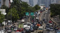 Kemacetan terjadi seiring dengan adanya pelonggaran mobilitas masyarakat di tengah pandemi COVID-19. Sambodo megatakan kemacetan lalu lintas di DKI Jakarta terjadi karena beberapa faktor, salah satunya kebijakan 100% work from office (WFO).