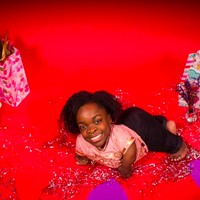 “Aku ingin orang juga bisa belajar tentang dwarfisme. Hanya karena aku pendek, aku tetap seperti orang pada umumnya,” ungkapnya. Foto: dok. Instagram/@wavy.wildine