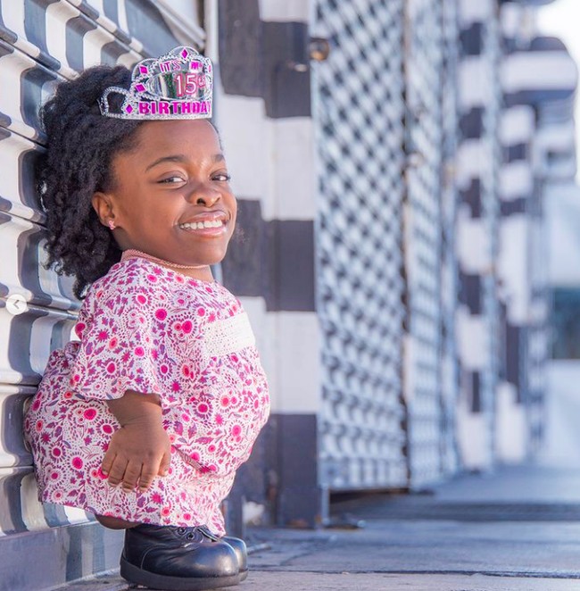 Wildine Aumoithe mendapatkan rekor sebagai wanita terpendek di dunia. Tingginya hanya 72 cm. Foto: dok. Instagram/@wavy.wildine