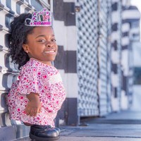 Wildine Aumoithe mendapatkan rekor sebagai wanita terpendek di dunia. Tingginya hanya 72 cm. Foto: dok. Instagram/@wavy.wildine