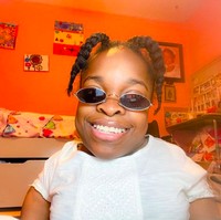 “Aku sangat bangga menjadi orang Haiti-Amerika pertama yang memegang rekor dunia wanita terpendek,” ungkap Wildine, seperti dikutip dari Metro.Foto: dok. Instagram/@wavy.wildine