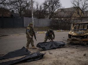 Warga Berlumuran Darah Akibat Serangan Rudal di Kramatorsk Ukraina