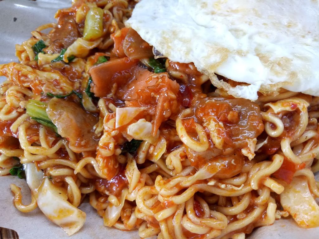 5 Mie Pedas Viral Pakai Bumbu Cabe 'Setan' yang Bikin BIbir Dower