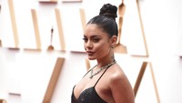 Dia cerita pernah datang ke sebuah kuburan dan menggunakan alat bernama spirit box. Vanessa Hudgens pun berkomunikasi dengan arwah dengan medium alat itu. (Foto: Evan Agostini/Invision/AP/Evan Agostini)  