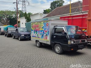 Kelangkaan Solar di Kediri, Antrean Kendaraan Mengular di SPBU