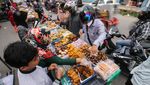 Kisah Para Pencari Takjil Buka Puasa di Berbagai Daerah