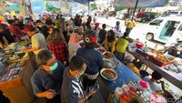 Pasar takjil tahun ini sangat berbeda dibanding dua tahun terakhir. Warga sudah sangat ramai sejak hari pertama Ramadan.