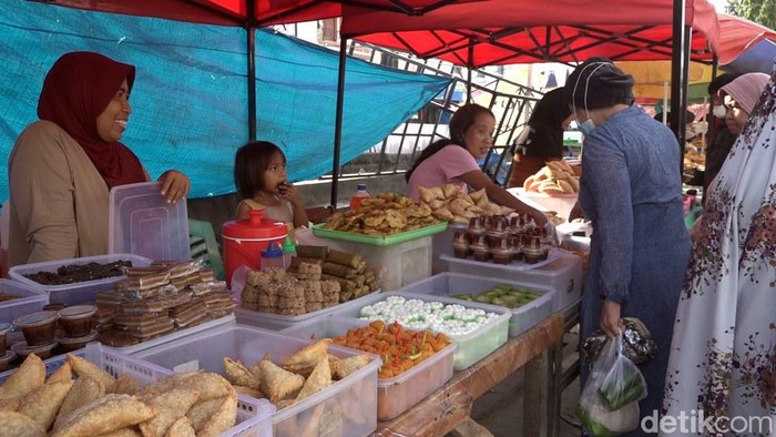 Berburu Takjil Ramadan di Polman, Gorengan Paling Digemari