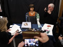 Bikin Terpana! Seniman Robot Ai-Da Bisa Melukis, Ini Hasilnya