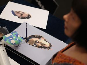 Bikin Terpana! Seniman Robot Ai-Da Bisa Melukis, Ini Hasilnya