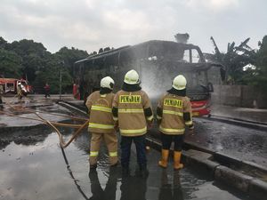 Bus PO Haryanto Terbakar Saat Diparkir di Terminal Pulogadung Jaktim