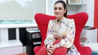 Tahu kondisi mantan suaminya, Dearly Idol, Celine Evangelista menerima jika tak diberi nafkah untuk anak-anak. Foto: Atmaja Kurniawan