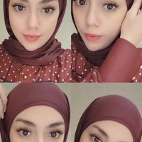 Sebelumnya, Celine Evangelista kerap menerima endorse hijab dari online shop. Celine membuat video review hijab pashmina instan warna merah marun dan langsung memakai hijab tersebut dengan rapi. Foto: Dok. Instagram @celine_evangelista.