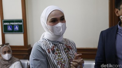 Futri Zulya Sidang Cerai Tanpa Mumtaz Rais, Istri Zulkifli Hasan Bersaksi