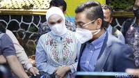 Selesai sidang, Futri Zulya Safitri yang merupakan putri Zulkifli Hasan, buka-bukaan soal perceraiannya. Dia menegaskan meski dalam proses cerai hubungan antara keluarga tetap baik. Foto: Noel/detikHOT