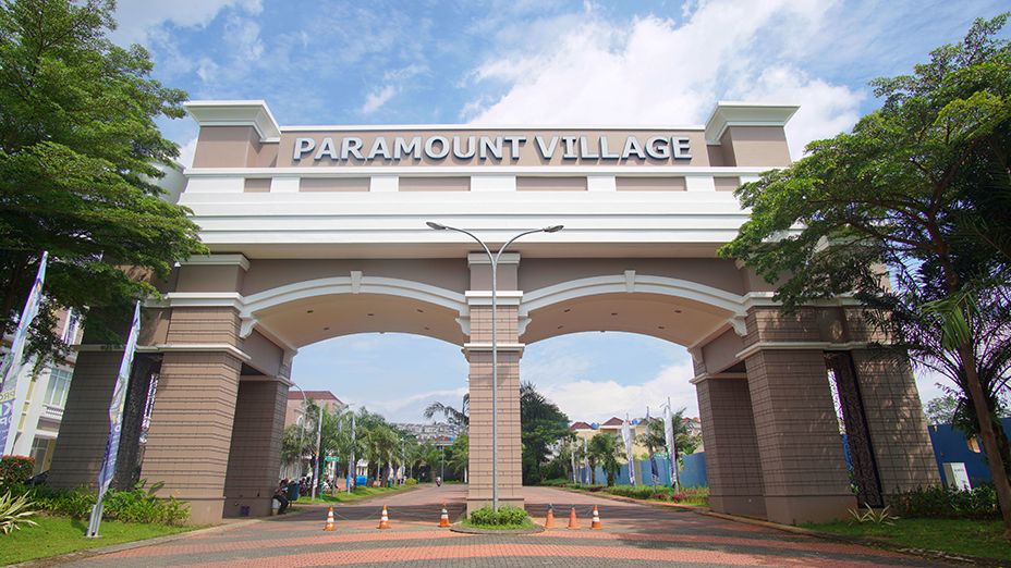 Gate Paramount Village Semarang