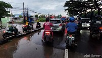 Contra flow dilakukan sejak pukul 16.00 WIB dilakukan agar bisa mengurus kendaraan dari arah Buahbatu ke Cibiru.